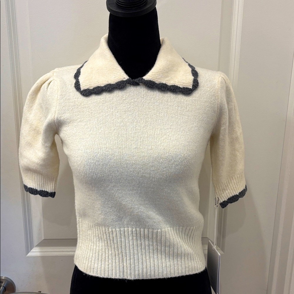NWT Song of Style Cream and Gray scalloped soft soft soft Sweater - L